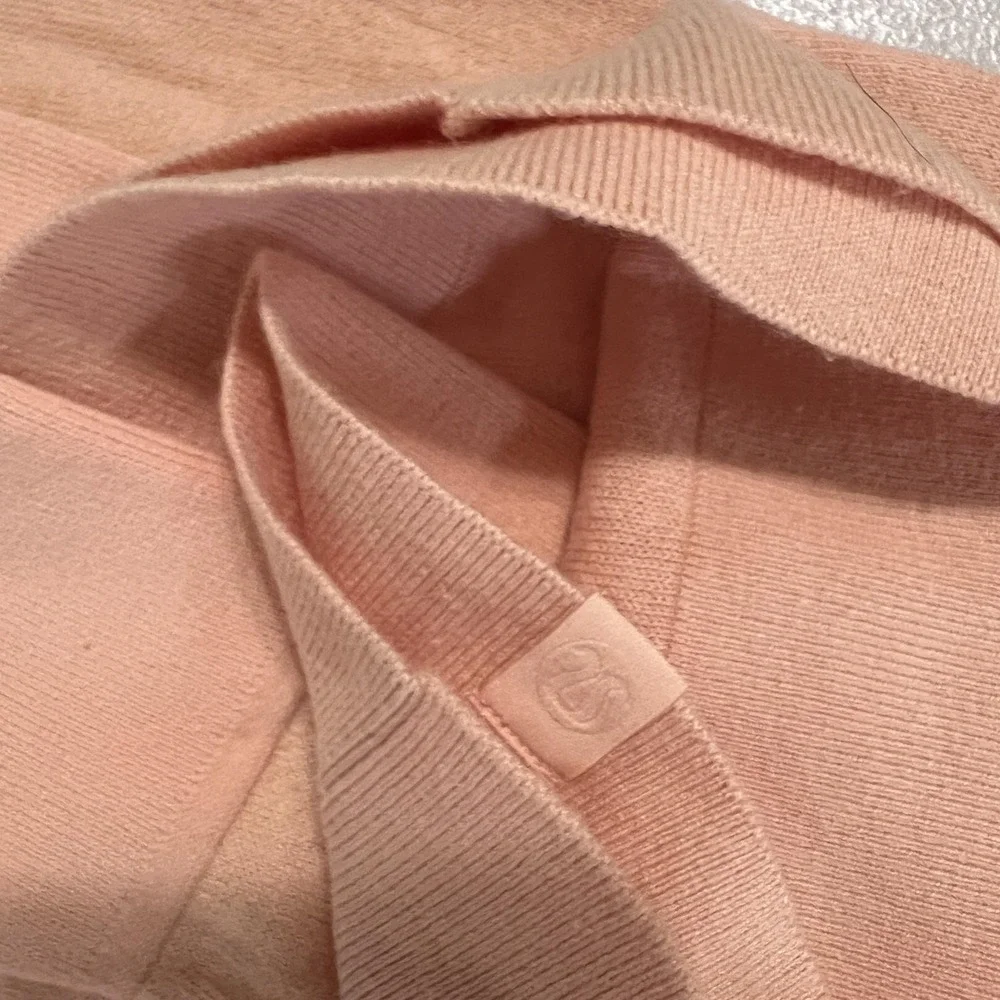 Lululemon Silk Blend Crewneck Sweater Womens Size 6 Peach Satin Lightweight Knit